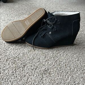 Toms Black Lace-Up Wedge Boots